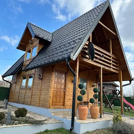 Holiday home Vikendica 'jezerski Mir' Paljuvi